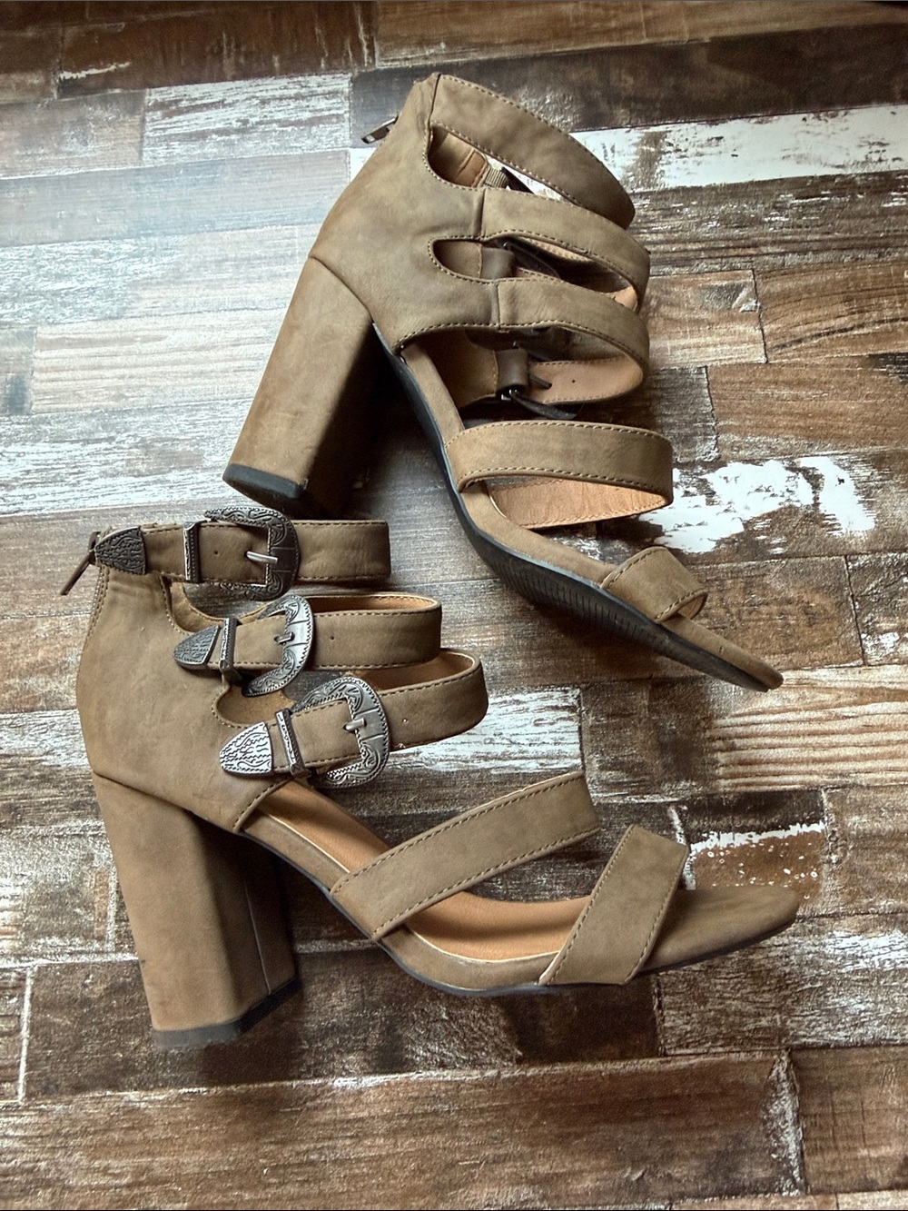 Qupid Strappy Chunky Heel Sandals in Taupe
